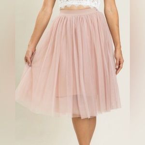 Light pink, flowy, tool skirt, women’s size S-M